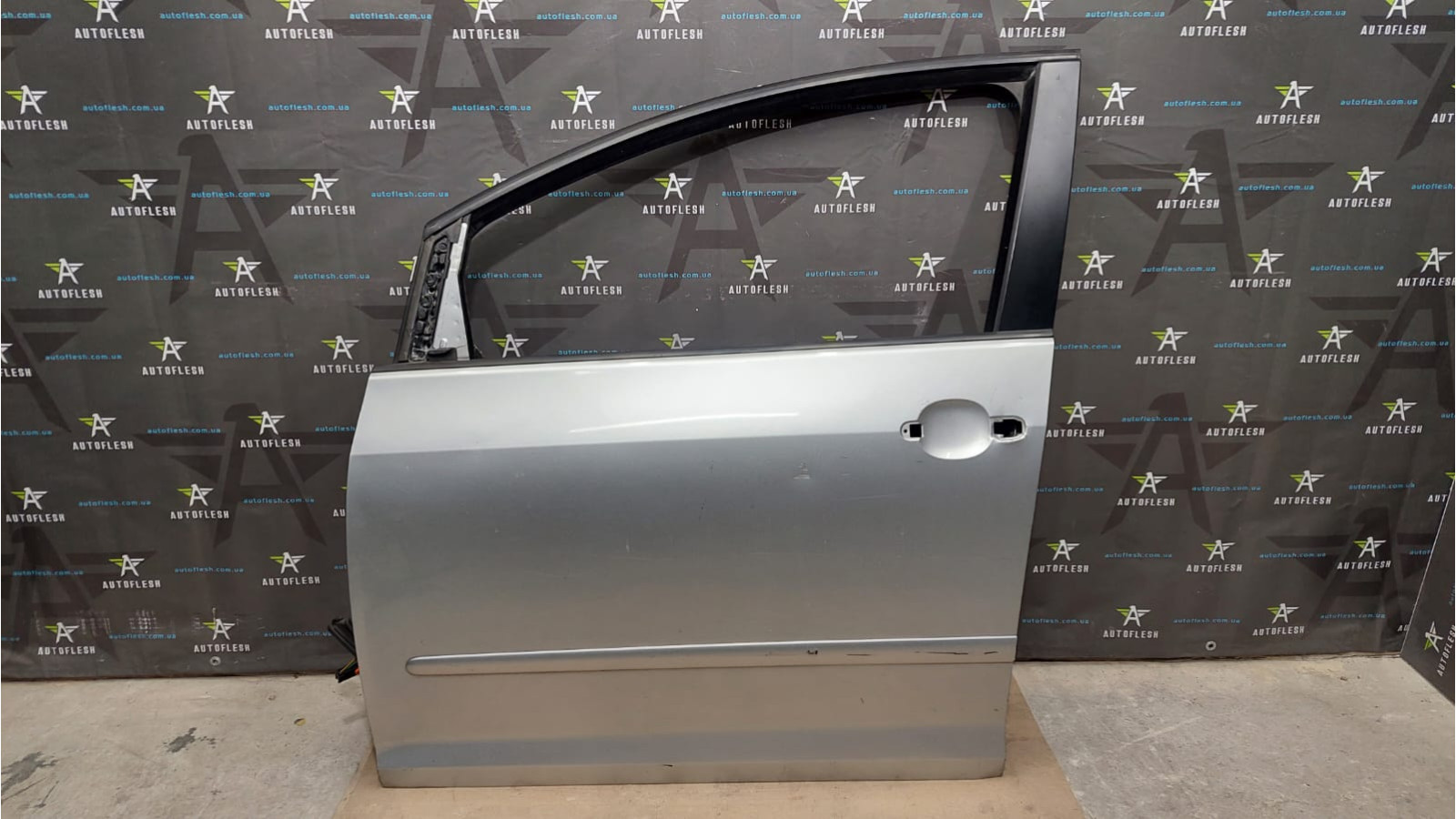 Дверь передняя левая, дверь водительская 5M0831105E, 5M0831301P Volkswagen Golf Plus бу